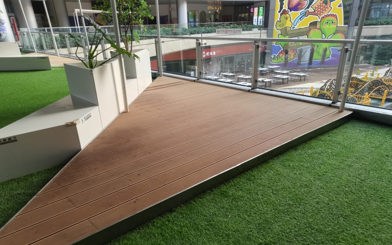 金牛區(qū)商業(yè)中心塑木展示圖